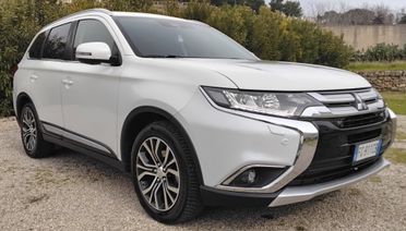 Mitsubishi Outlander 2.2 DI-D 4WD Diamont Plus AUTOCARRO N1