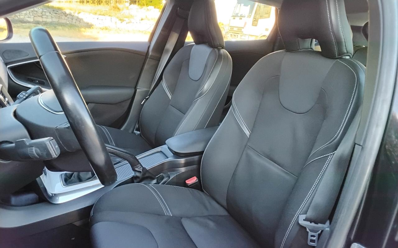 Volvo V40 D2 1.6 R-design Kinetic