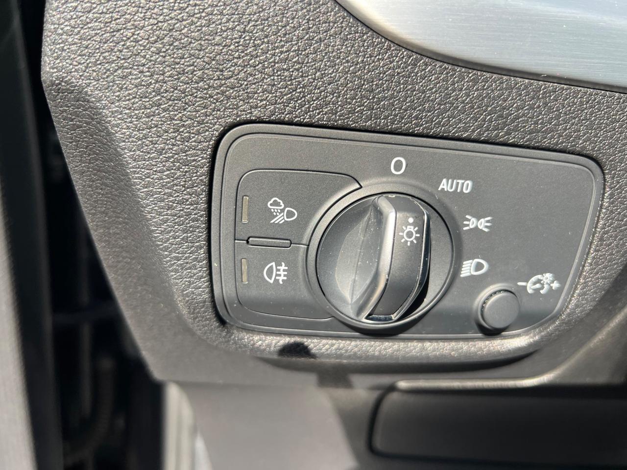 Audi Q2 35 TDI quattro S tronic Identity Black