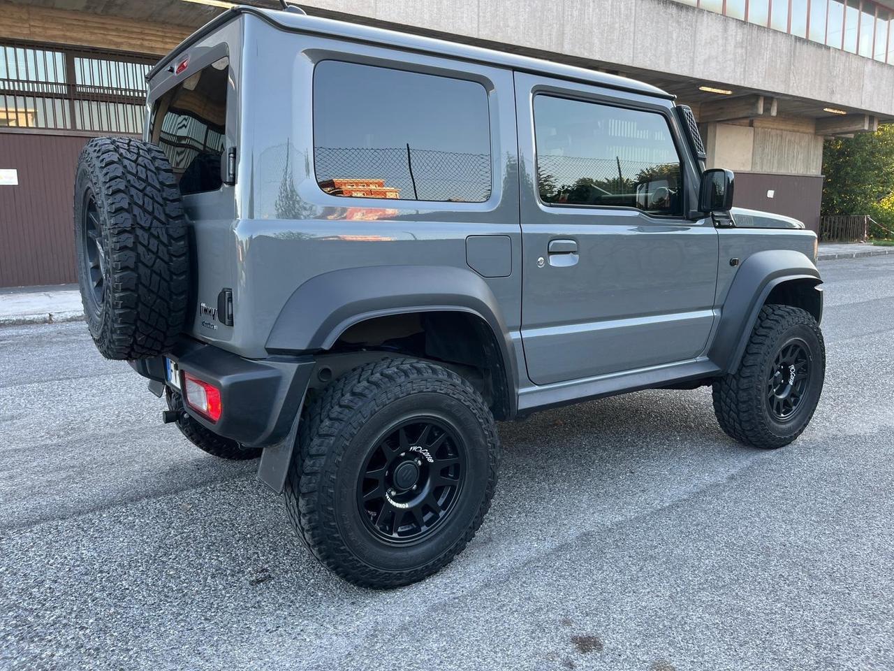 Suzuki Jimny 1.5 5MT Top