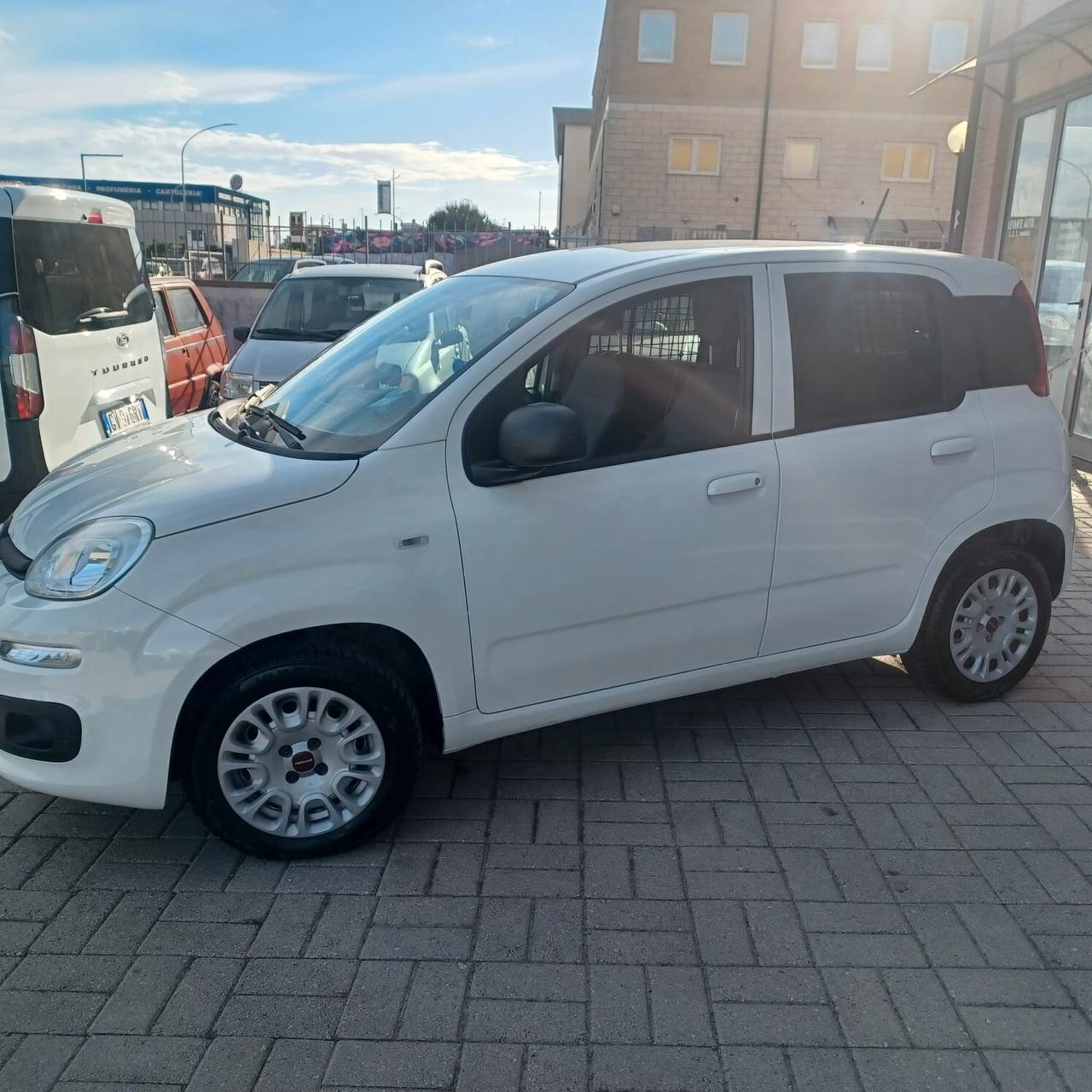 35188KM FIAT PANDA VAN 1.0 HYBRID IVA ESPOSTA