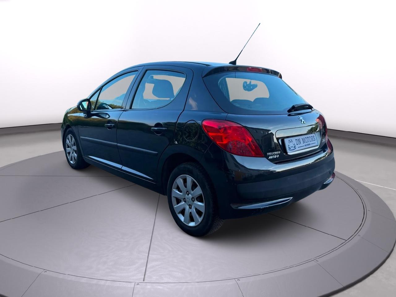 Peugeot 207 1.4 benzina gpl anno 2009 neo patentati