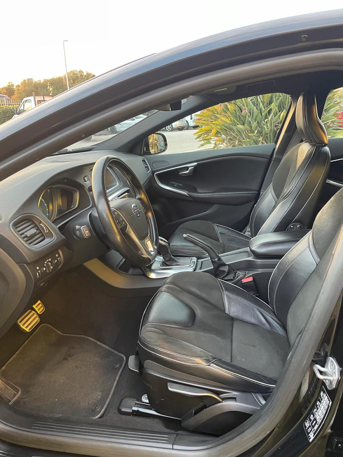 Volvo V40 D3 Geartronic R-design Momentum