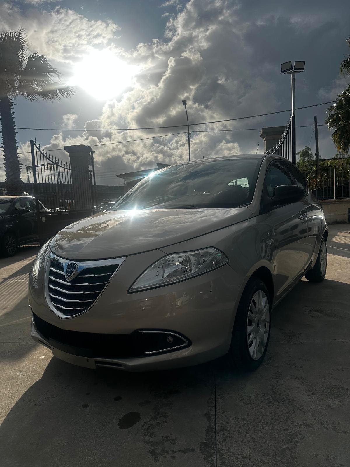 Lancia Ypsilon 1.2 69 CV 5 porte S&S Gold