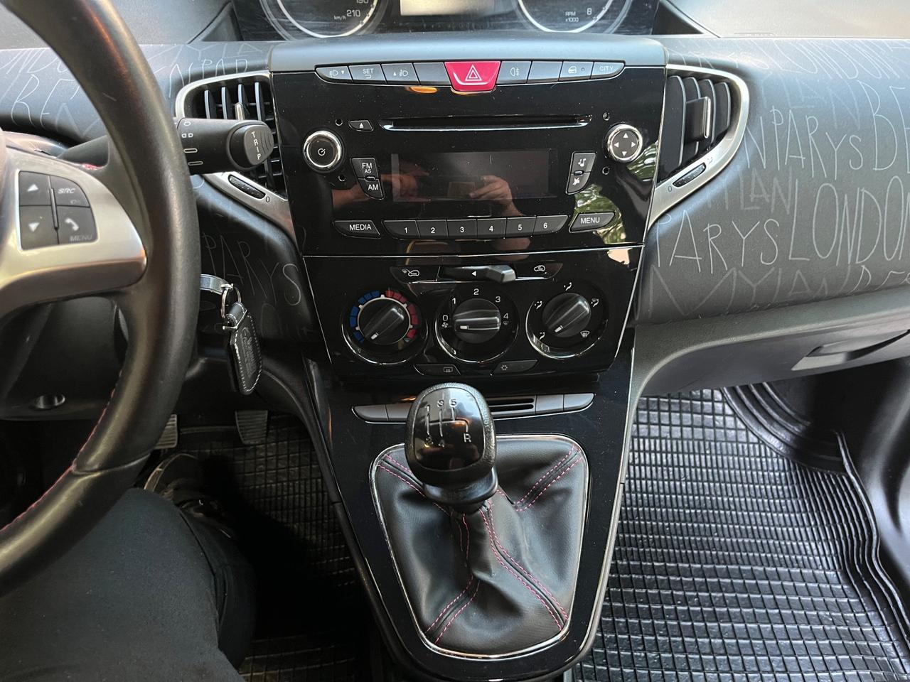 Lancia Ypsilon 1.2 69 CV 5 porte S&S Gold
