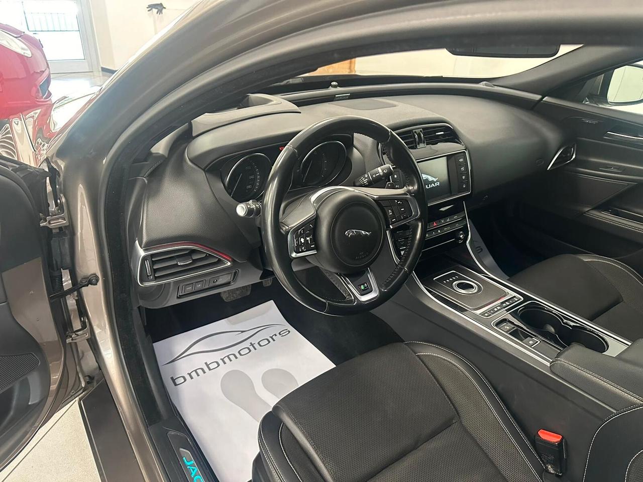 Jaguar XE 2.0 D Turbo 180CV aut. R-Sport