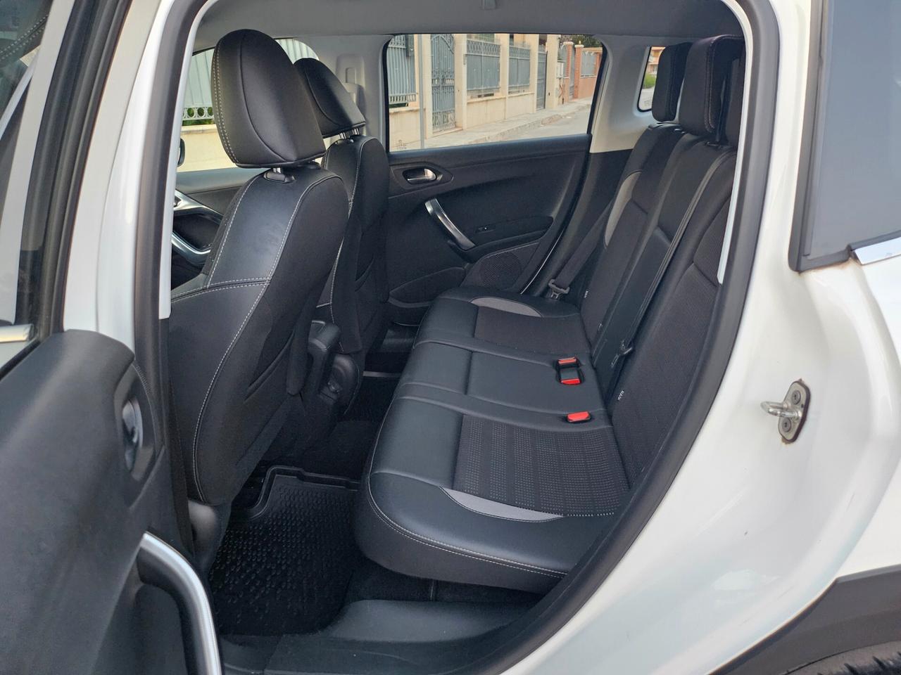 Peugeot 2008 BlueHDi 100 Allure
