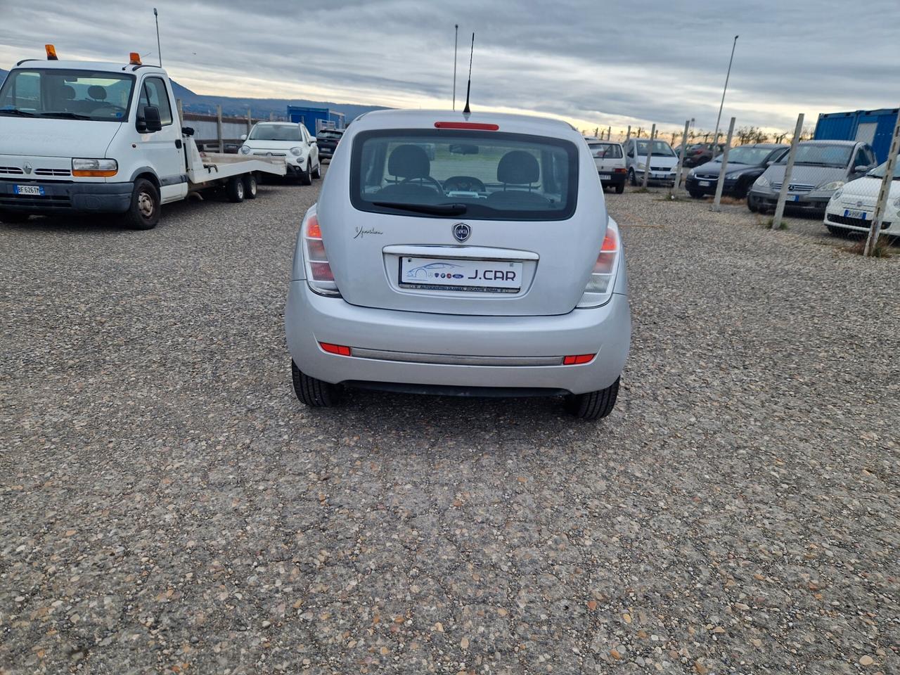 Lancia Ypsilon 1.3 MJT 75 CV Unyca