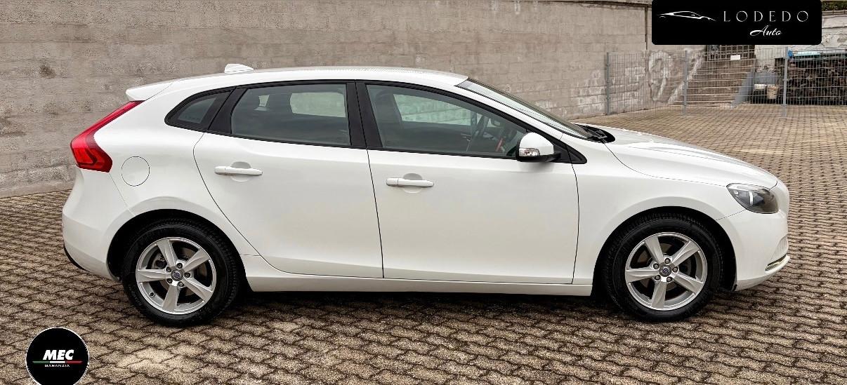 Volvo V40 D2 1.6 Momentum - 2013