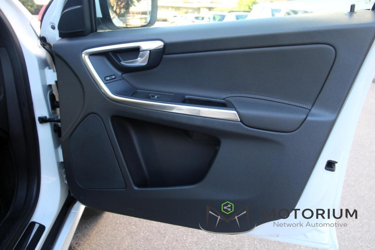 Volvo XC60 D3 Geartronic R-design Momentum