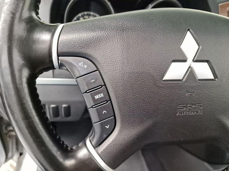 Mitsubishi Pajero Pajero 3.2 DI-D 16V 3p. Instyle AUTOCARRO N1 2 POSTI