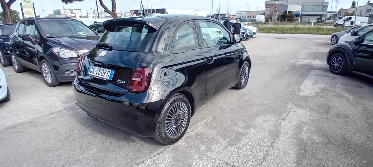 Fiat 500 500e Berlina 42 kWh La Prima