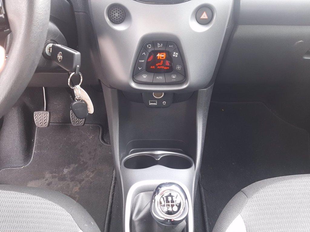 TOYOTA Aygo 5p 1.0 x-play m-mt 72cv del 2021