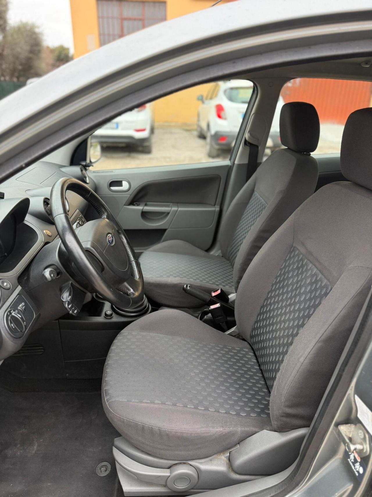 Ford Fiesta 140.000 km OK NEOPATENTATI