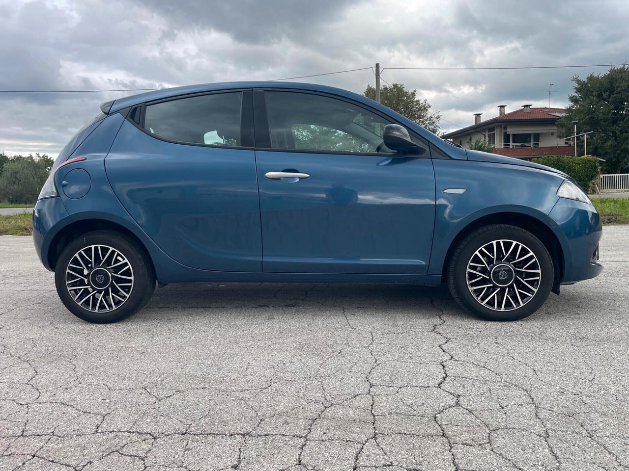 Lancia Ypsilon 1.0 FireFly 5 porte S&S Hybrid Platino