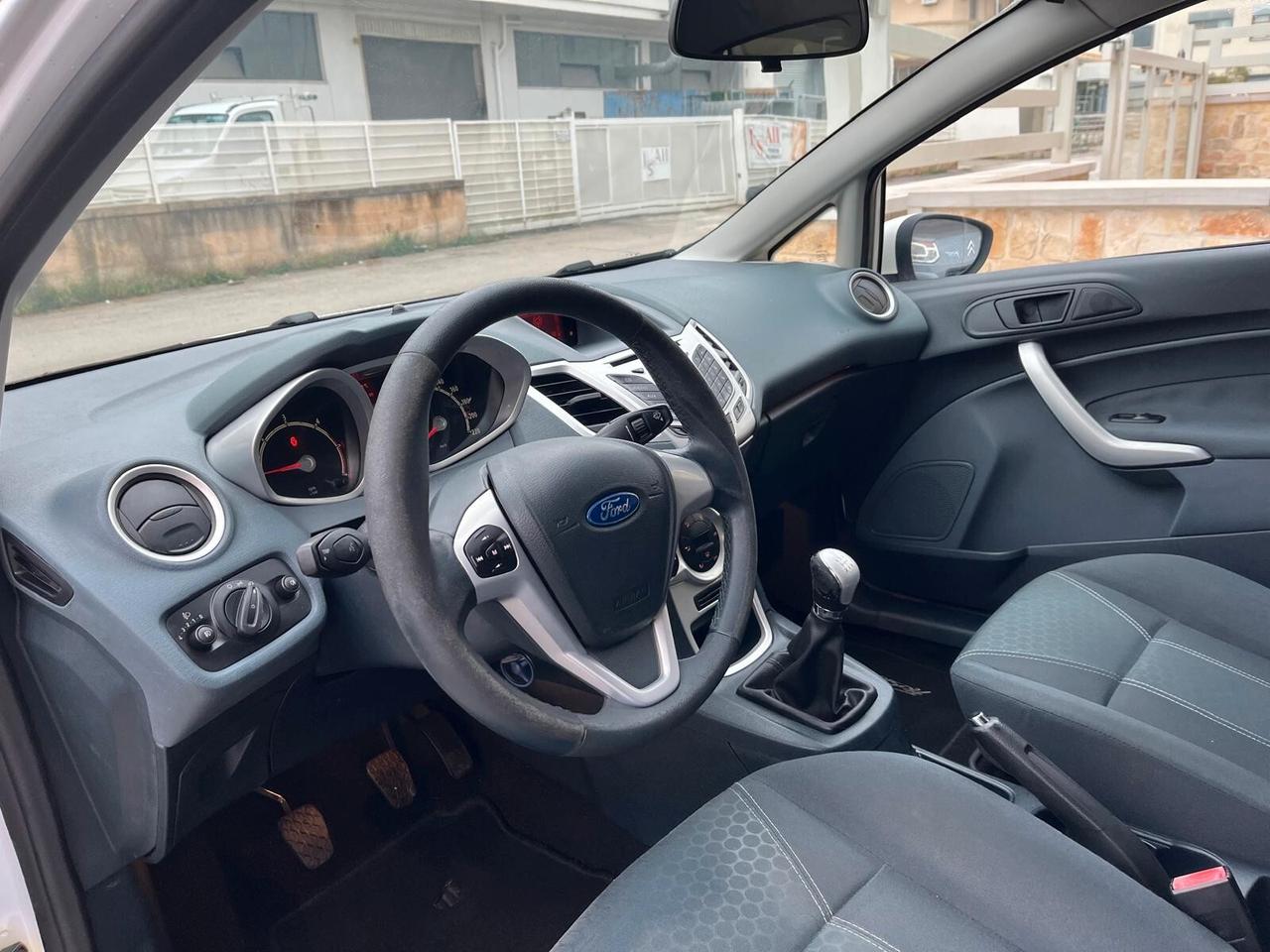 Ford Fiesta 1.4 TDCi 68CV 5 porte Titanium