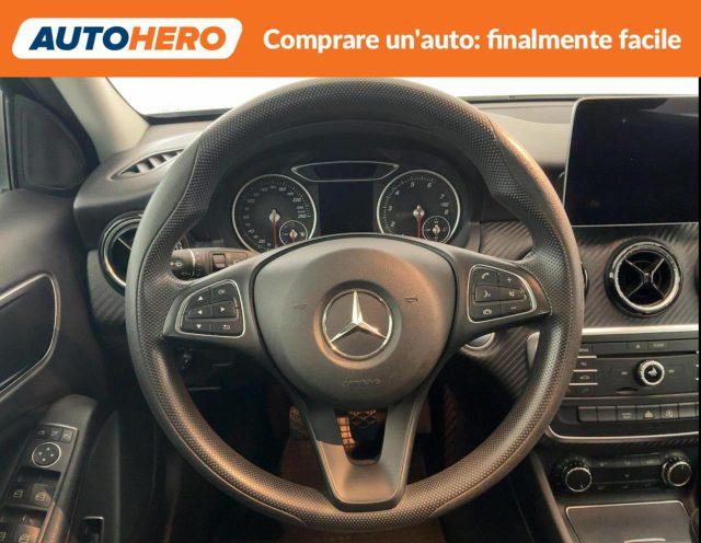 MERCEDES-BENZ GLA 180 Business