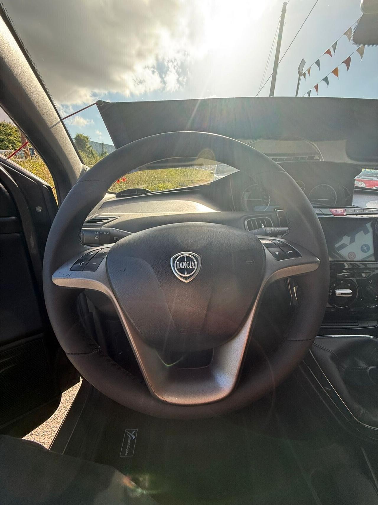 Lancia Ypsilon 0.9 TwinAir 85 CV 5 porte Metano Ecochic Elle