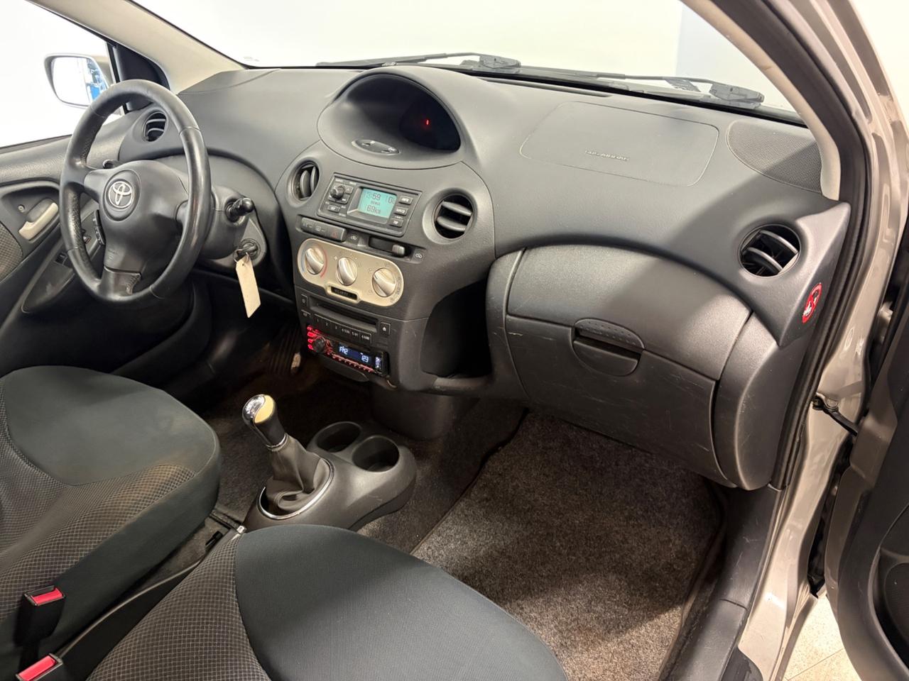 Toyota Yaris 1.3i 16V cat 5 porte Sol