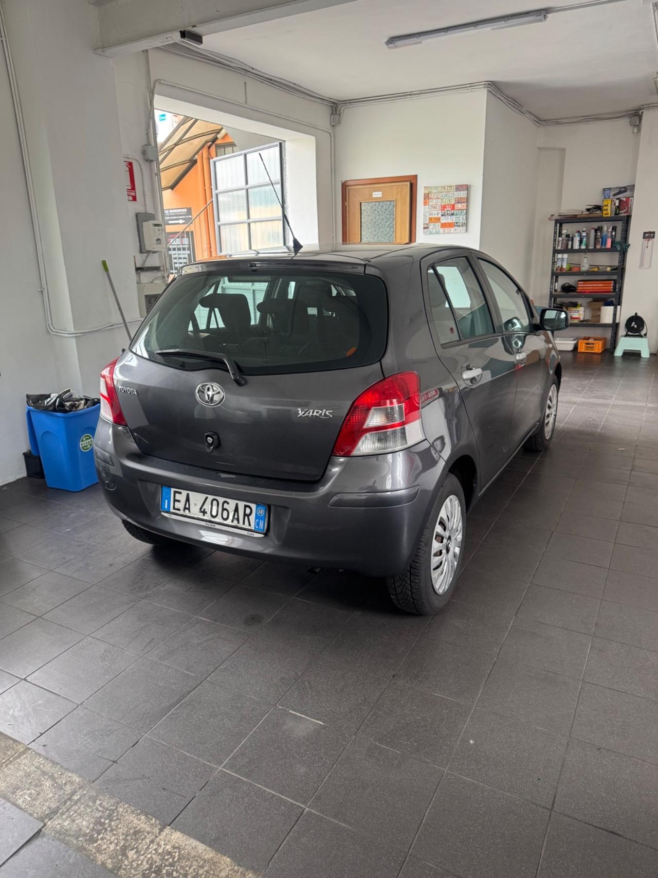 Toyota Yaris 1.0 5 porte Sol