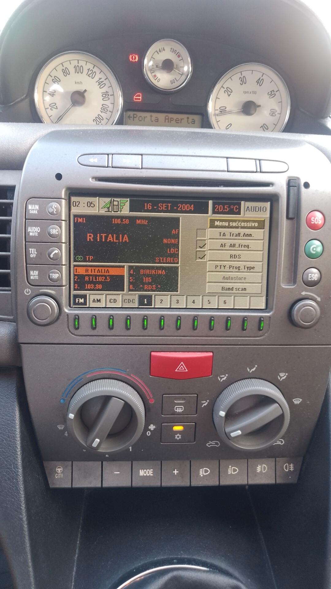 Lancia Ypsilon 1.3 Multijet navigatore neopatentati 05