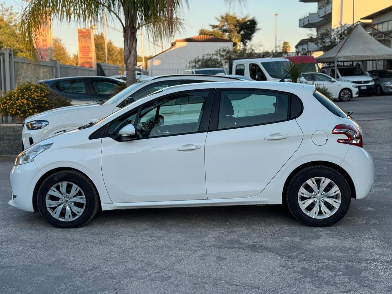 Peugeot 208 1.4 HDi 68 CV 5 porte Allure