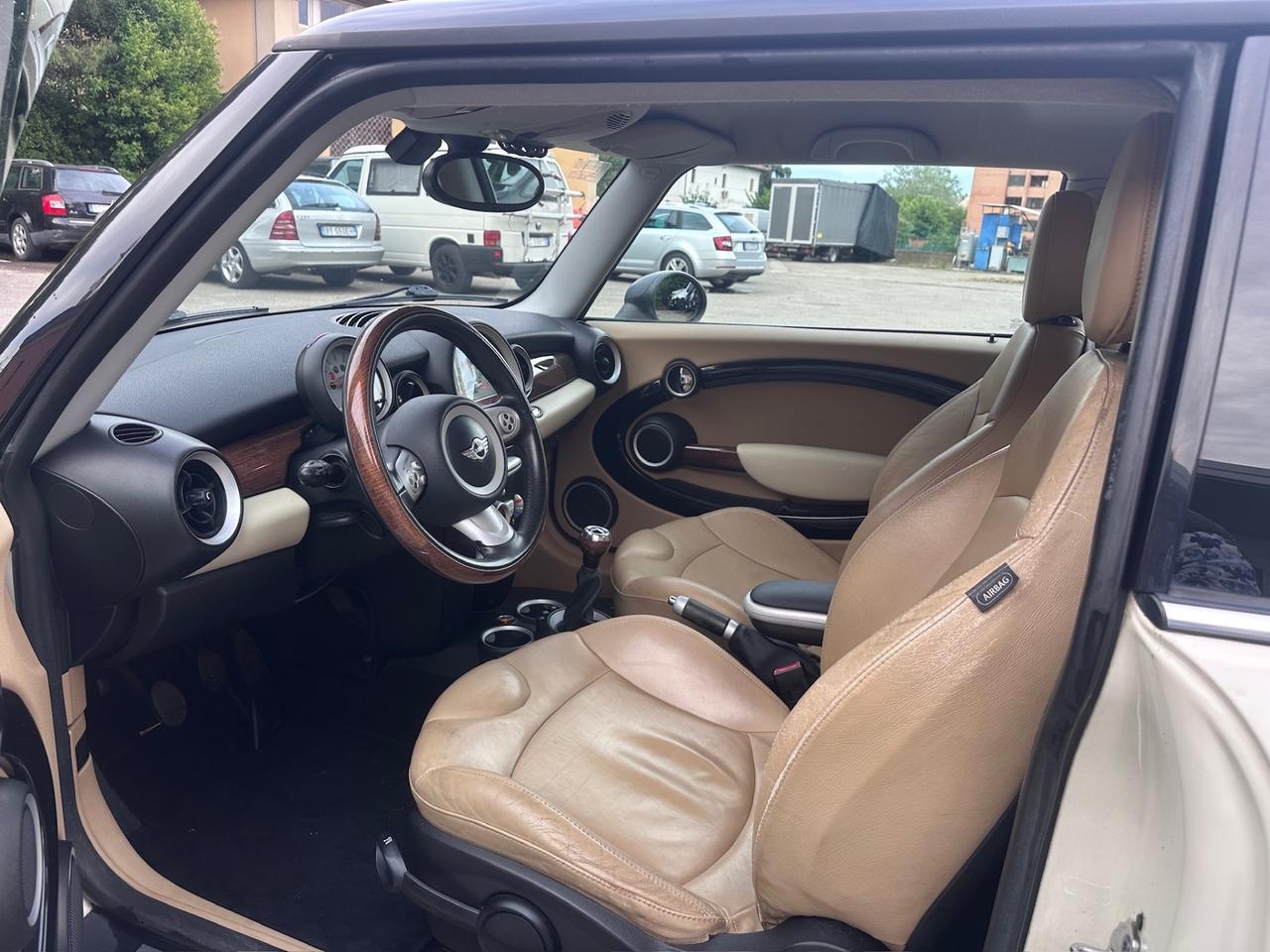 Mini 1.6 16V Cooper Benzina interni pelle