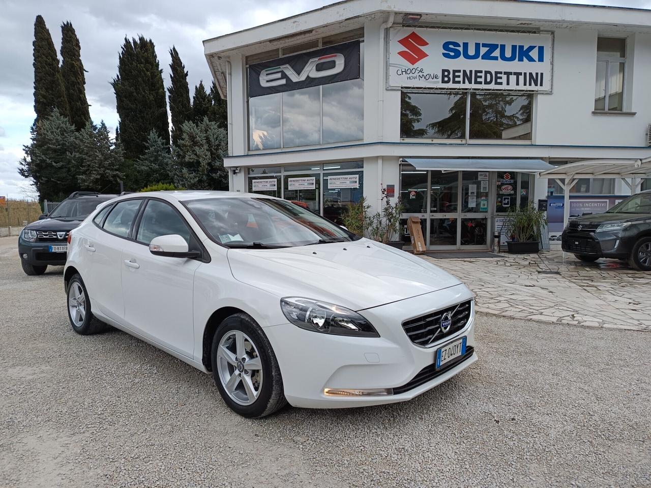 Volvo V40 D2 1.6 Momentum Tua a 164€/*mese