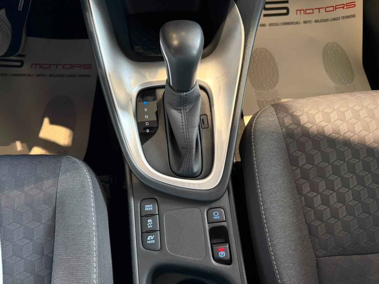 Toyota Yaris 1.5 Hybrid 5 porte Business
