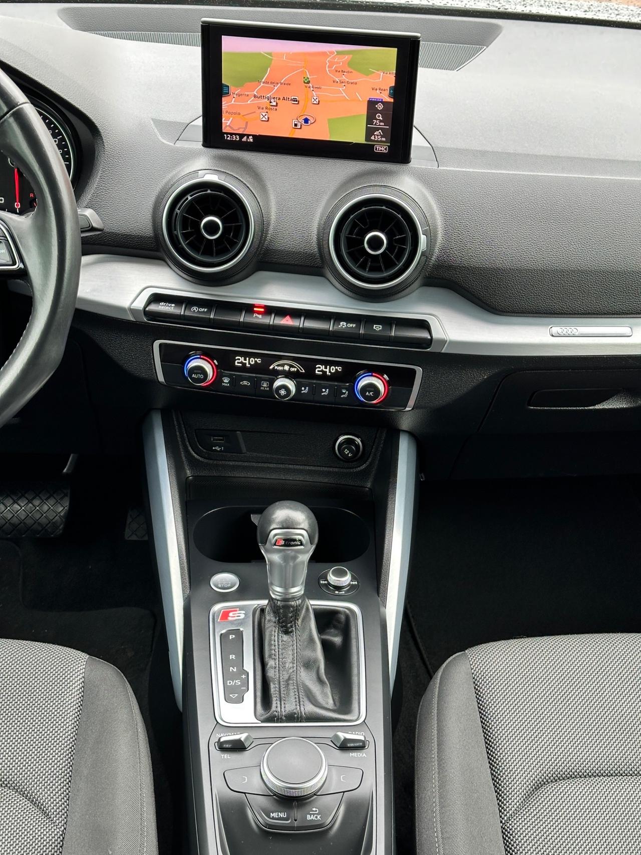 Audi Q2 35 TDI S tronic Identity Black