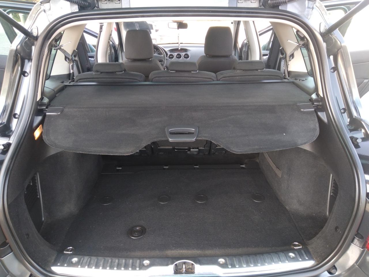 Peugeot 308 1.6 HDi 110CV SW 7posti xneopatentati