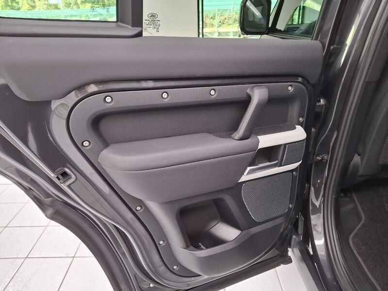 Land Rover Defender 3.0D I6 200 110 SE AWD auto. AUTOCARRO N1