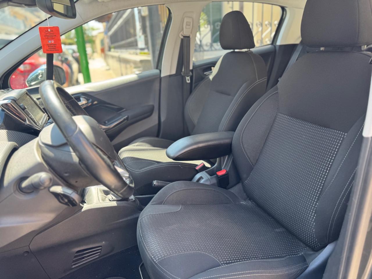 Peugeot 208 PureTech 82 5 porte Allure