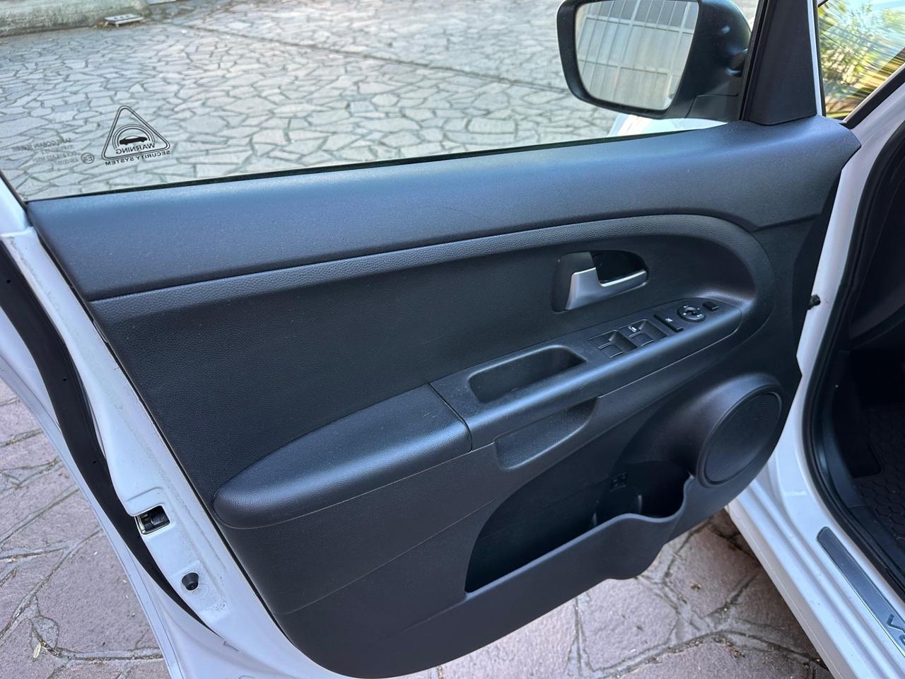 Kia Venga 1.4 CVVT Cool. 79000 KM