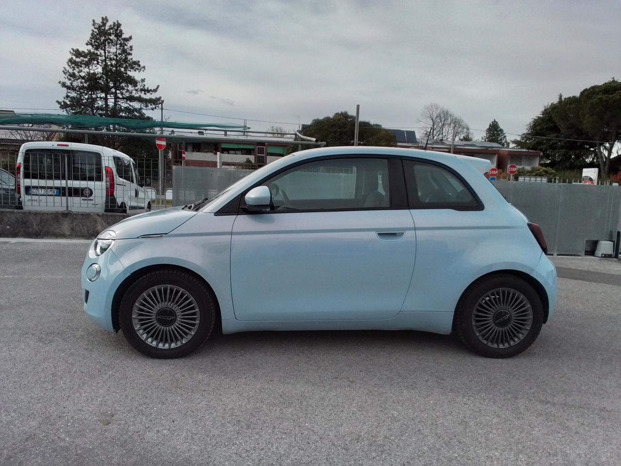 Fiat 500e Berlina 42 kWh Icon