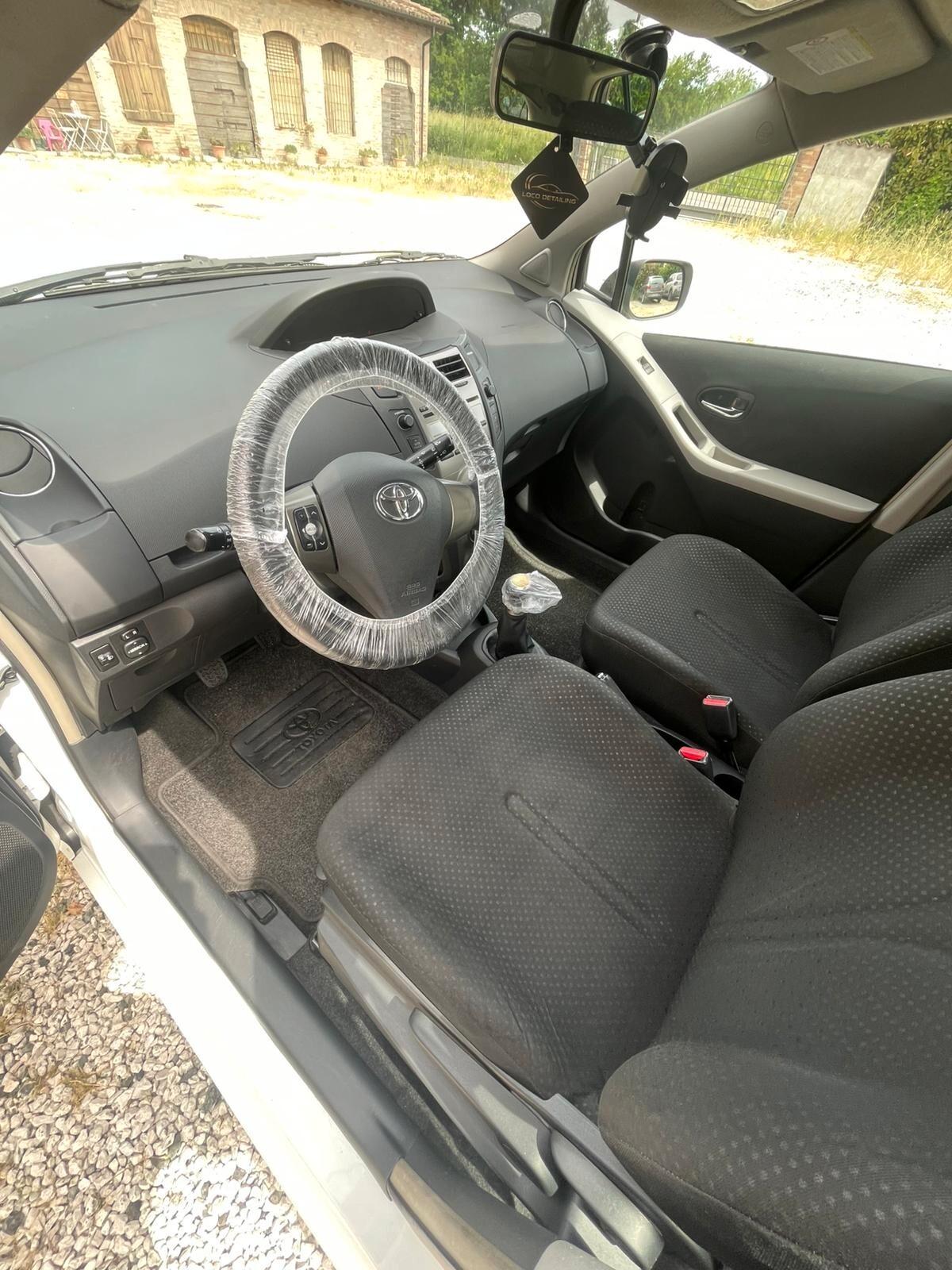 Toyota Yaris 1.0 5 porte Sol