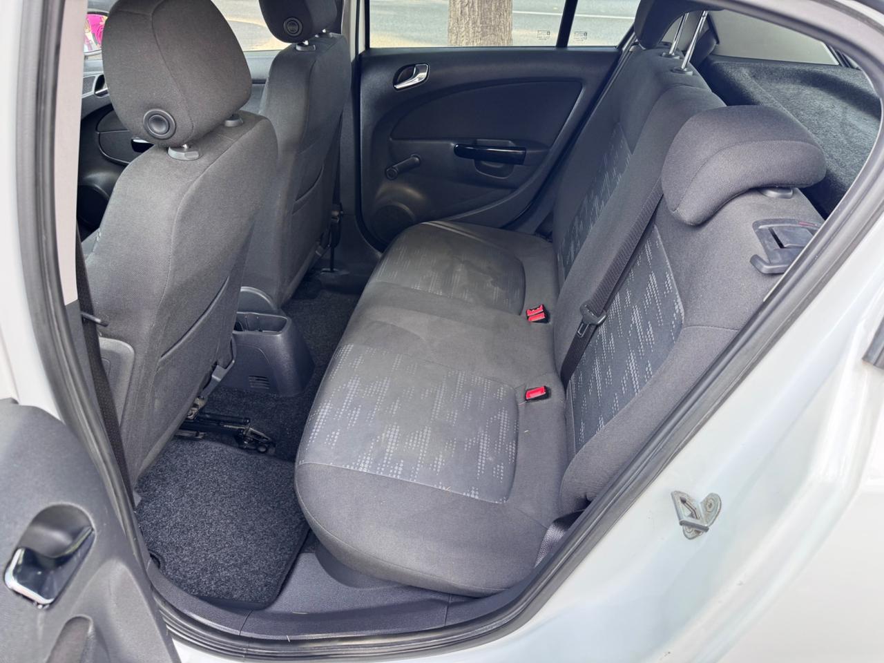 Opel Corsa 1.2 5 porte neopaten garanzia12 mesi