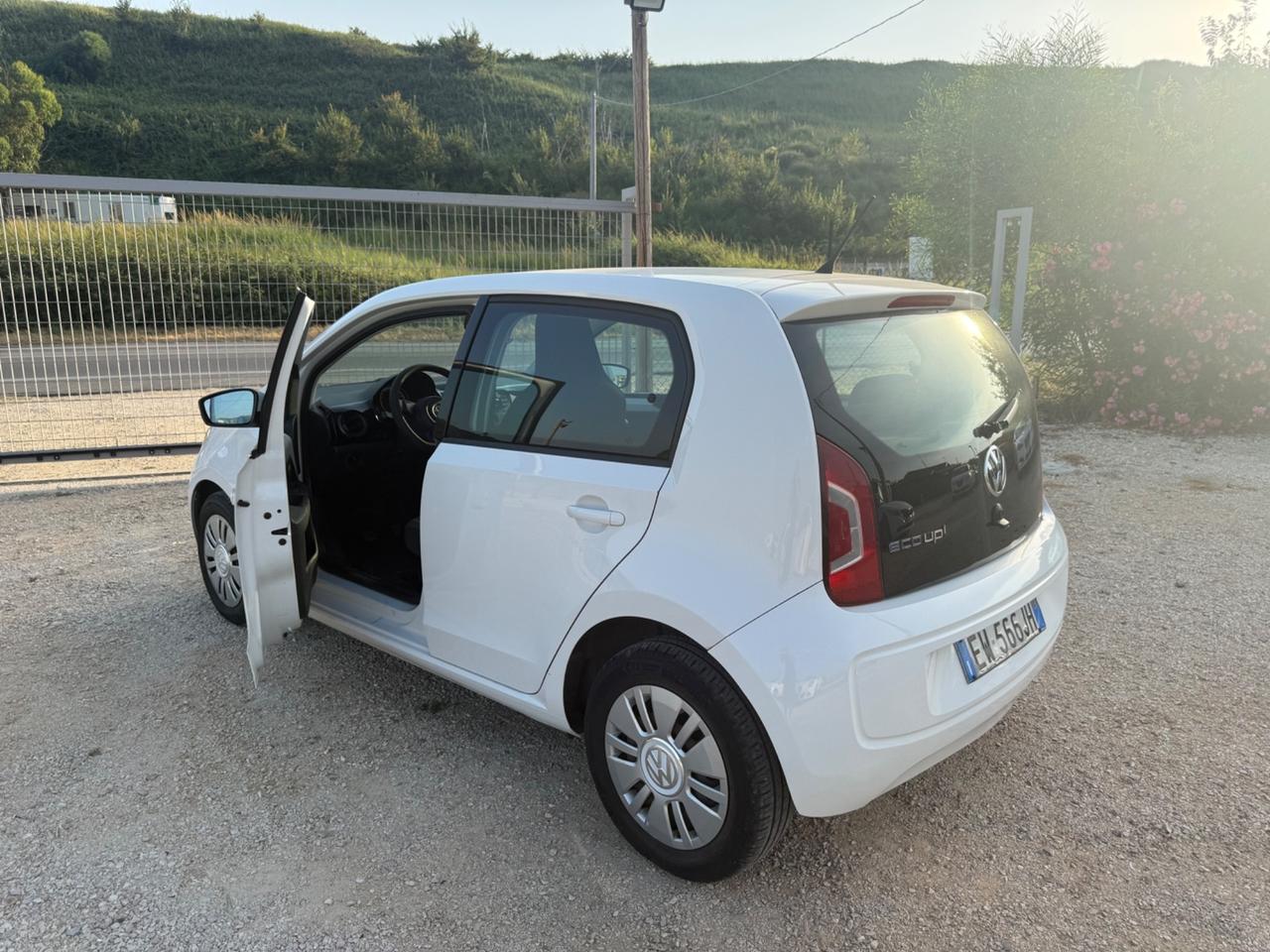 Volkswagen up! 1.0 5p Metano 4.499€ PERMUTE