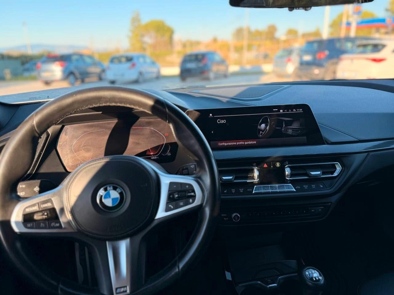 Bmw 118 118d 5p. Msport