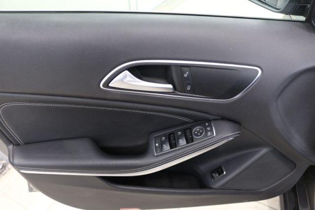 MERCEDES-BENZ GLA 200 d Automatic 4Matic Sport