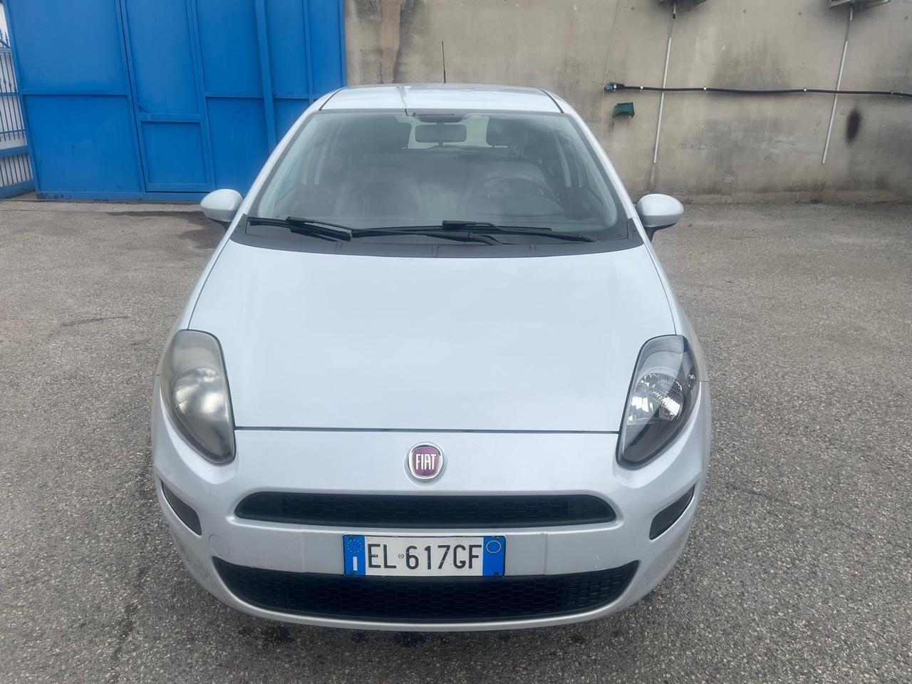 Punto Fiat g punto 5P-1.4-77cv- metano -full-2012