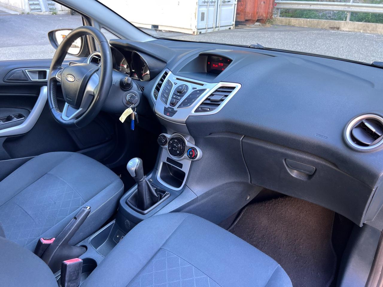 Ford Fiesta 1.4 TDCi 70CV 5 porte Titanium