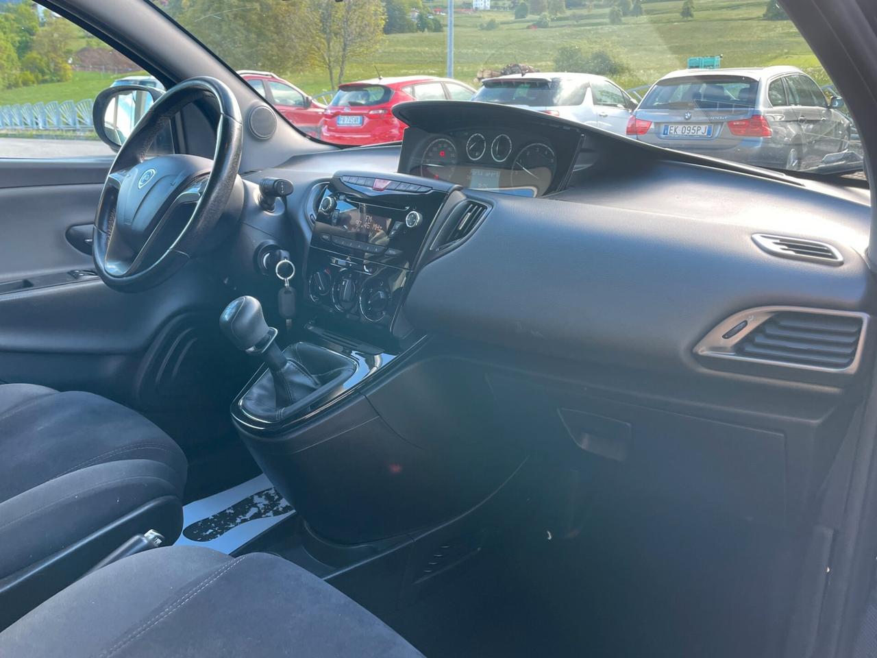 Lancia Ypsilon 1.2 69 CV 5 porte S&S Platinum