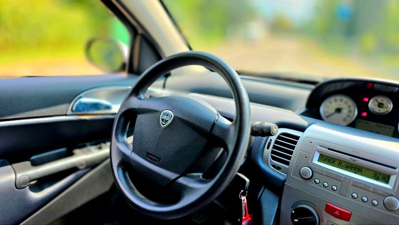 Lancia Ypsilon 1.3 MJT NEOPATENTATI