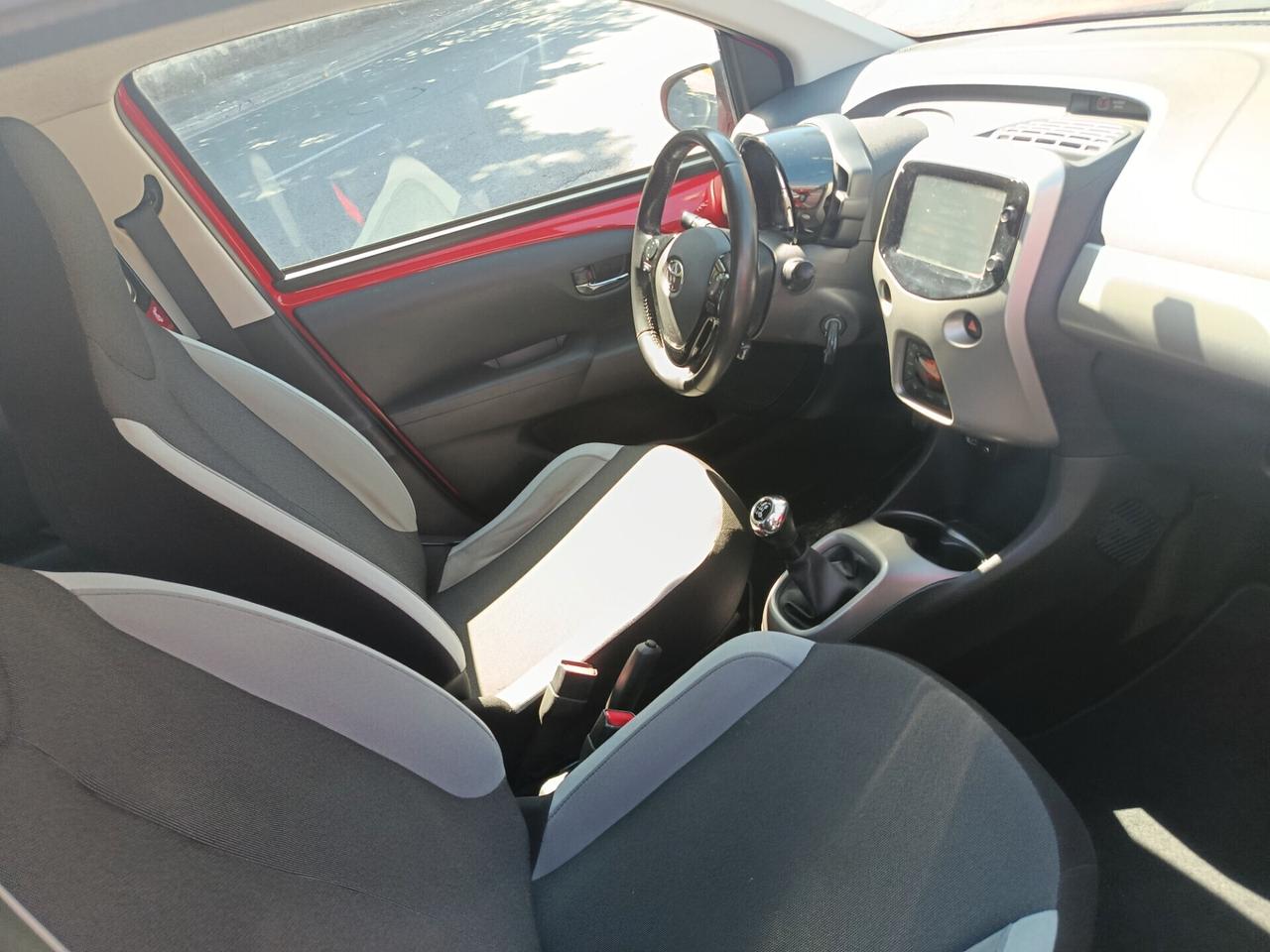Toyota Aygo 1.0 VVT-i 69 CV 5 porte x-cite