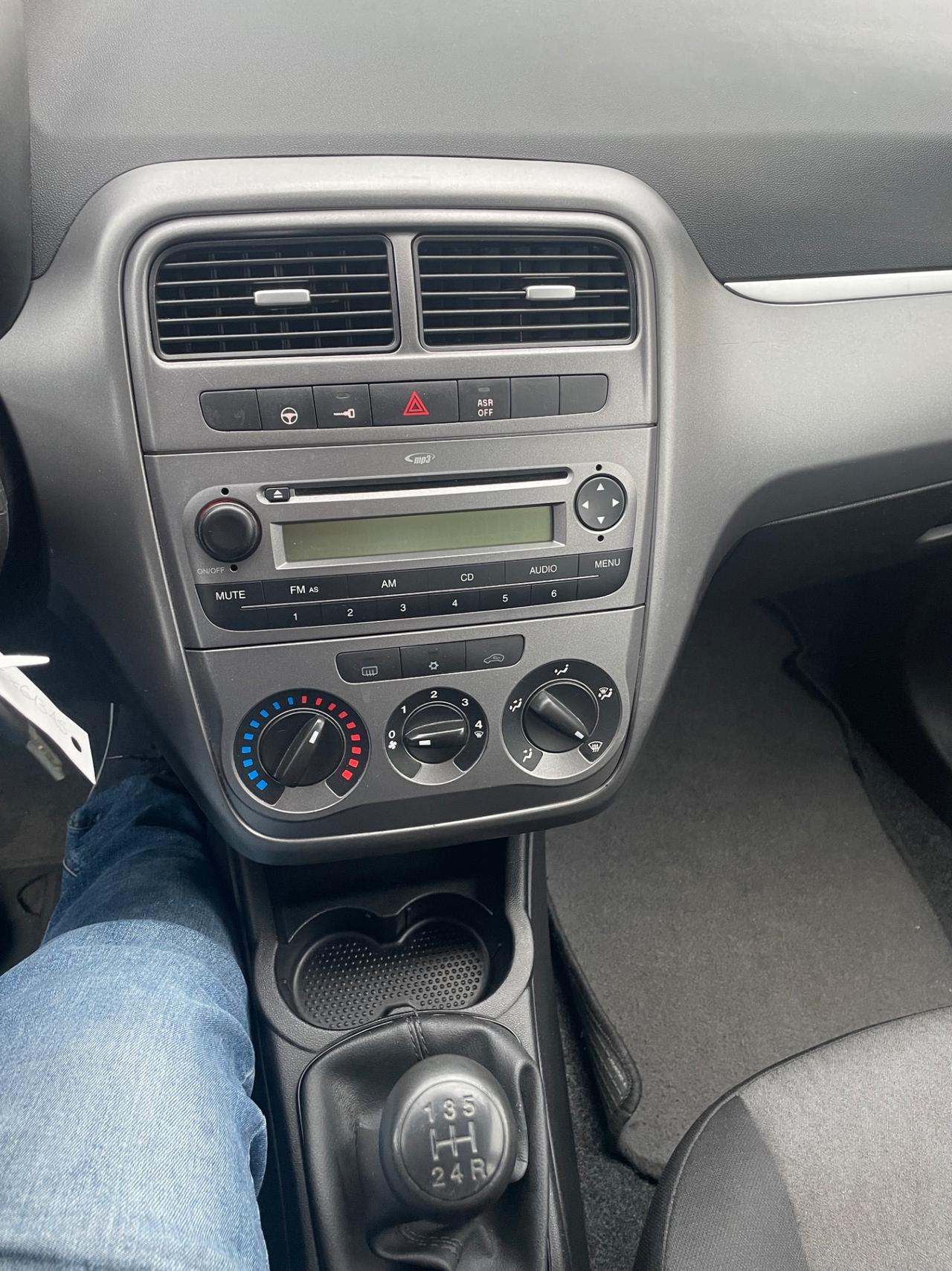 Fiat Punto 1.3 MJT 5 porte anno 2014 perfetta