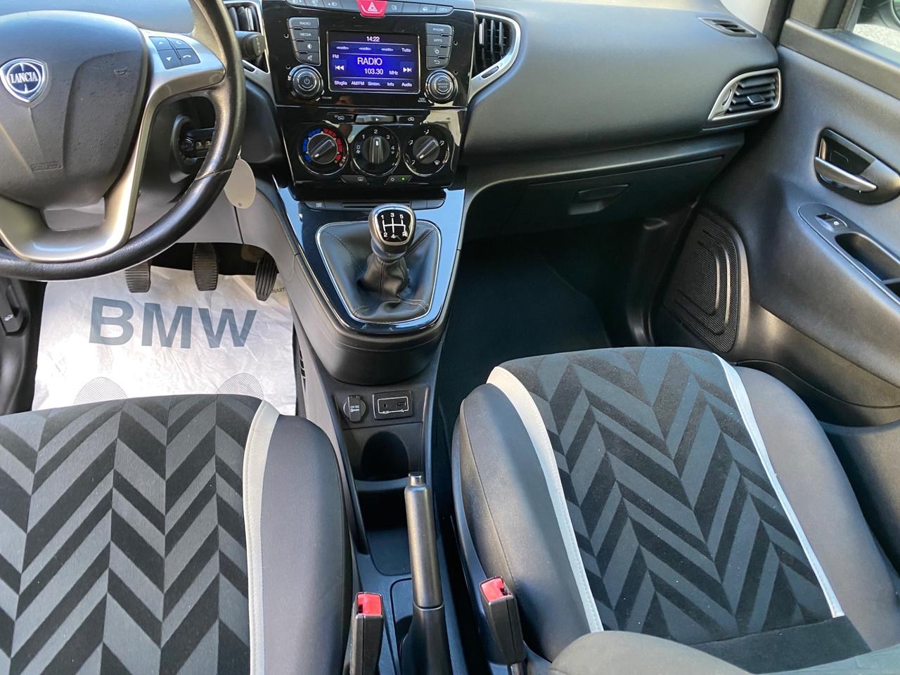 Lancia Ypsilon 1.2 69 CV 5 porte PLATINUM