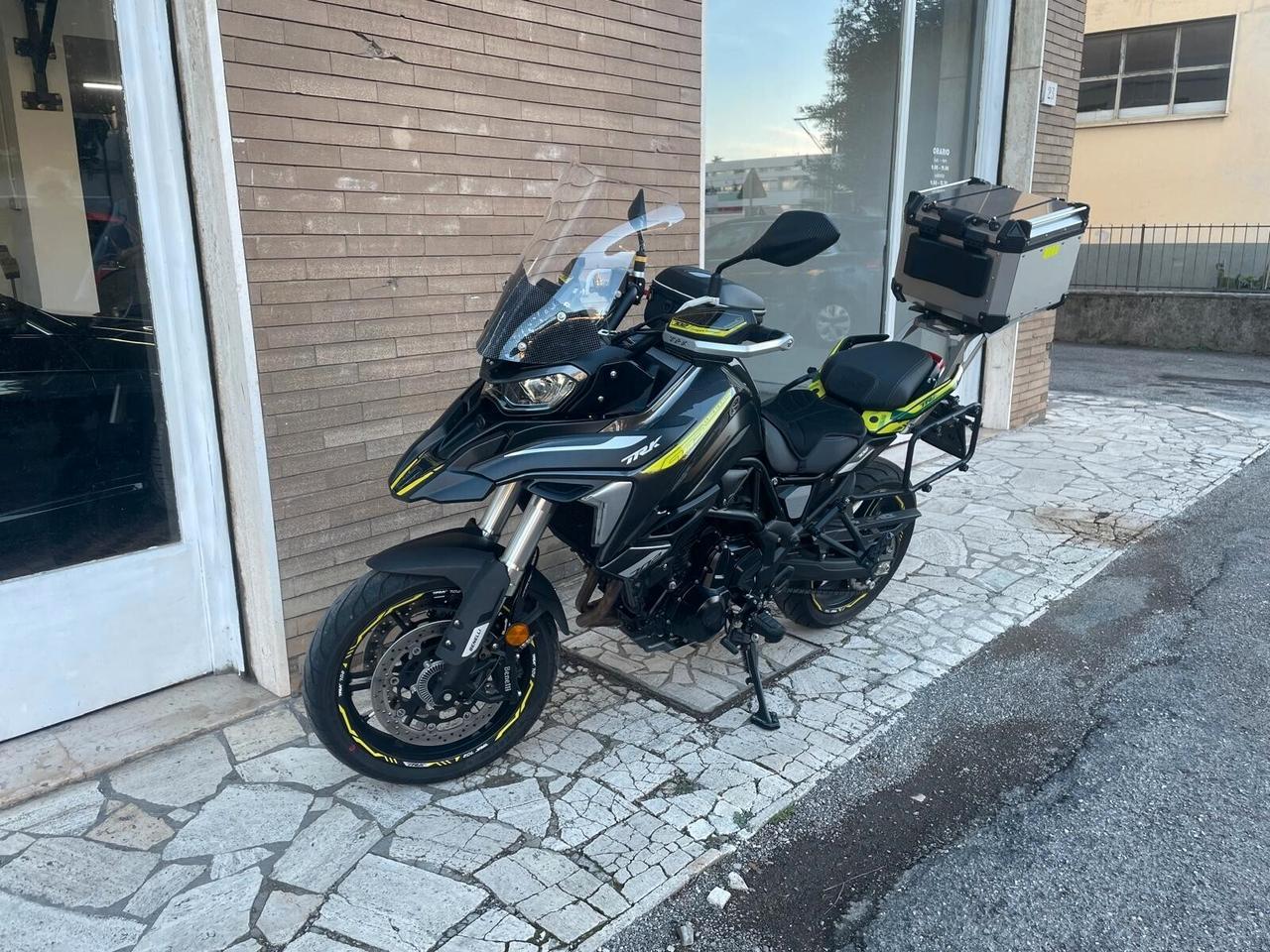 Benelli TRK 702 + TRIS DI VALIGE