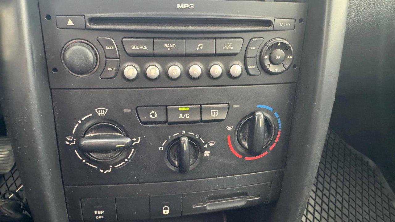 Peugeot 207 1.4 hdi XT