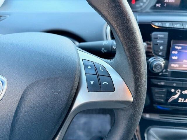 Lancia Ypsilon 1.2 69 CV 5 porte S&S Platinum